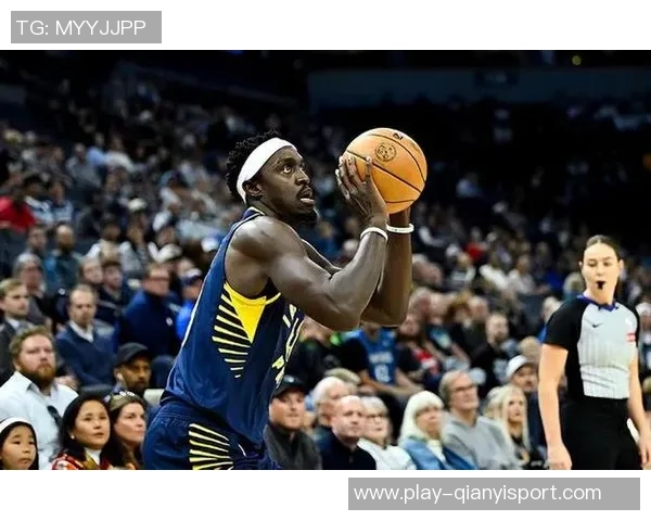 兰德尔半场表现稳定11投6中贡献14分4篮板1助攻1抢断